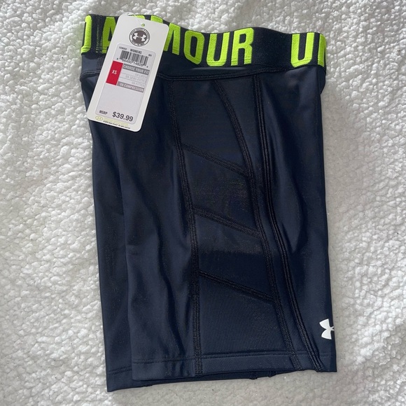 NWT Under Armour padded compression shorts - Picture 2 of 3
